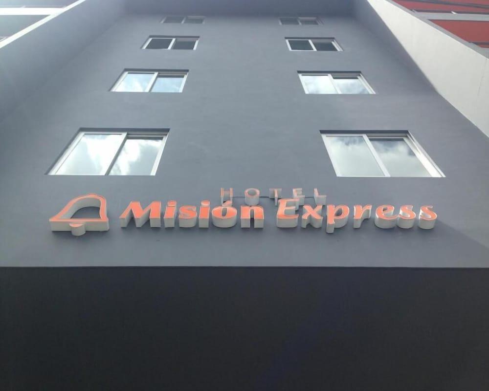 Mision Express Xalapa Centro Hotel Exterior photo